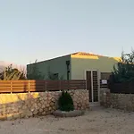 Mentoros Villa Karavádhos