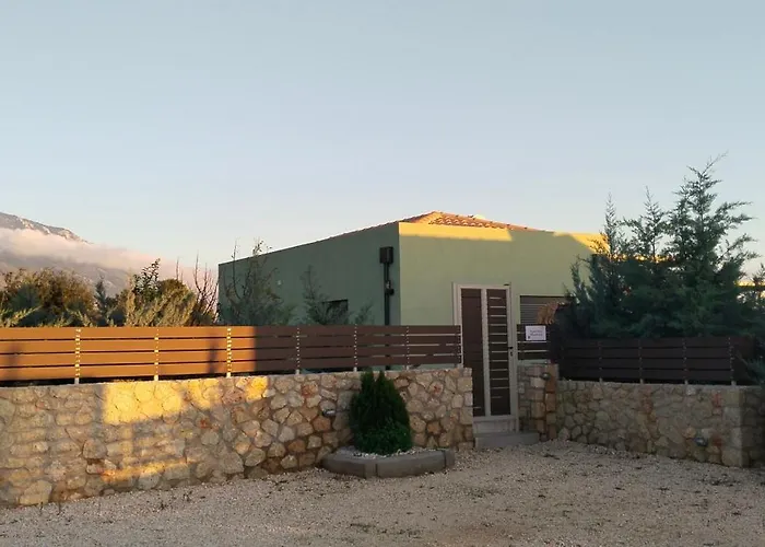 Mentoros Willa Karavádhos